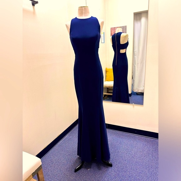 AQUA sleeveless gown. Like New condition. Size 2. Made in USA - Picture 1 of 12